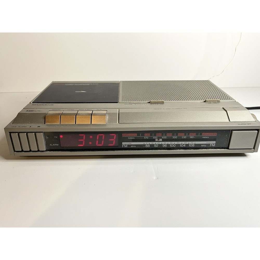 VINTAGE MODEL 7547 MAGNAVOX CLOCK RADIO AM/FM CASSETTE RECORDER UNTESTED